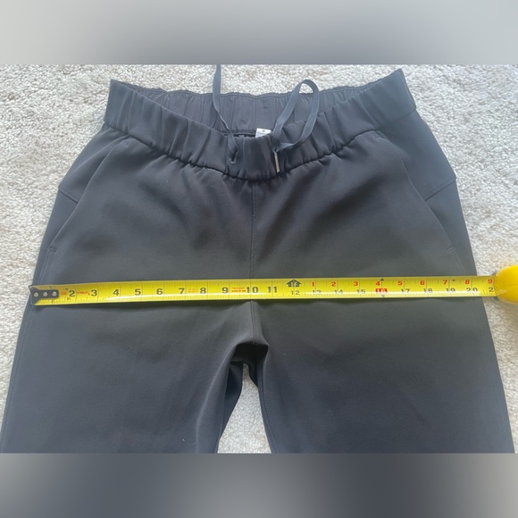 EUC Lululemon On The Fly Pant Woven 27” Size 8 - Picture 10 of 14